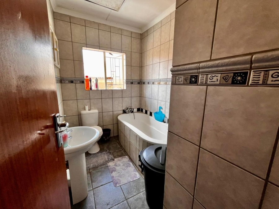 3 Bedroom Property for Sale in Waterval East North West